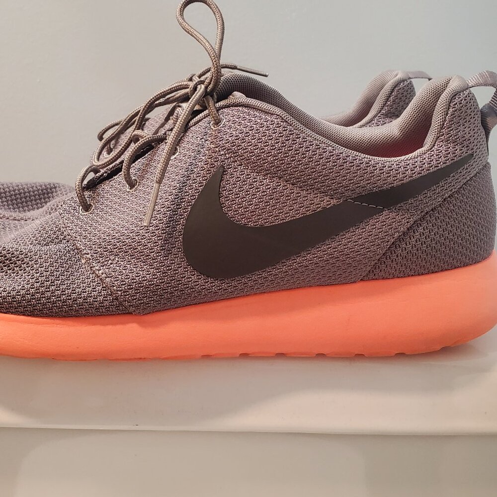 Nike Rosherun Roshe Run Mango V2 Soft Grey Crimson Size 15